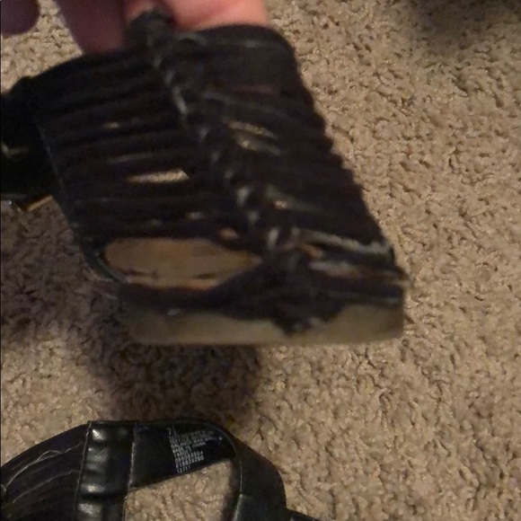 Black sandals. Mossimo - Picture 2 of 4